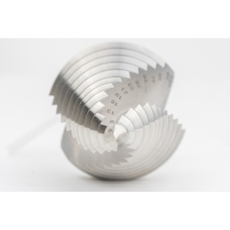 Ref. 1617 broca hss co escalonada espiral IZAR